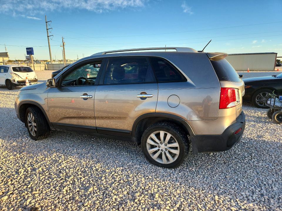 Снимка 2 от търг – 2011 KIA SORENTO с VIN 5XYKU3A18BG102732