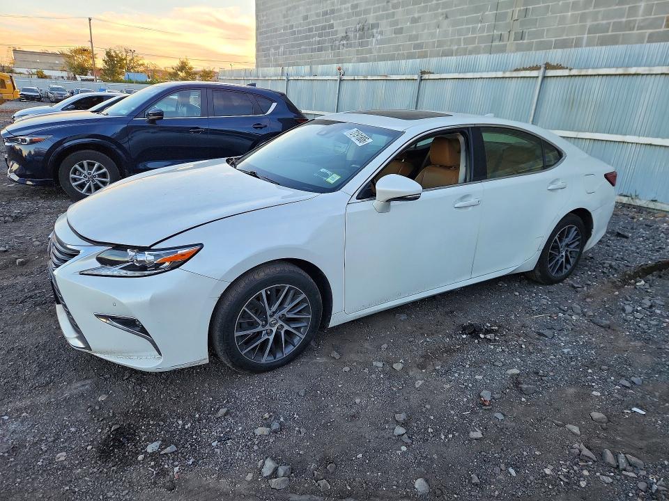 LEXUS ES 2017 z numerem VIN JTHBK1GG3H2250360 - Zdjęcie z aukcji