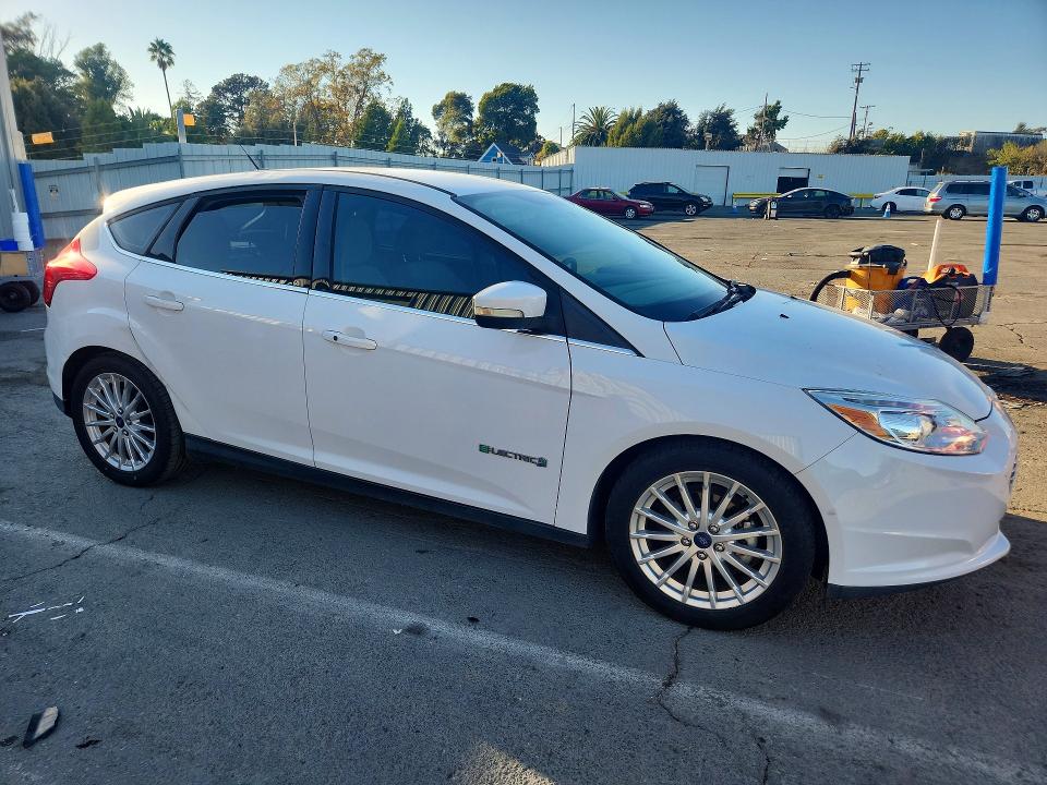 Photo 4 from auction – 2014 FORD FOCUS with VIN 1FADP3R45EL300441