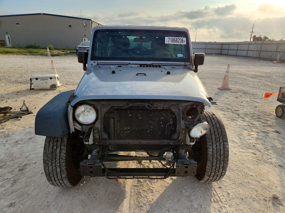 Снимка 5 от търг – 2016 JEEP WRANGLER UNLIMITED с VIN 1C4BJWDG8GL125045