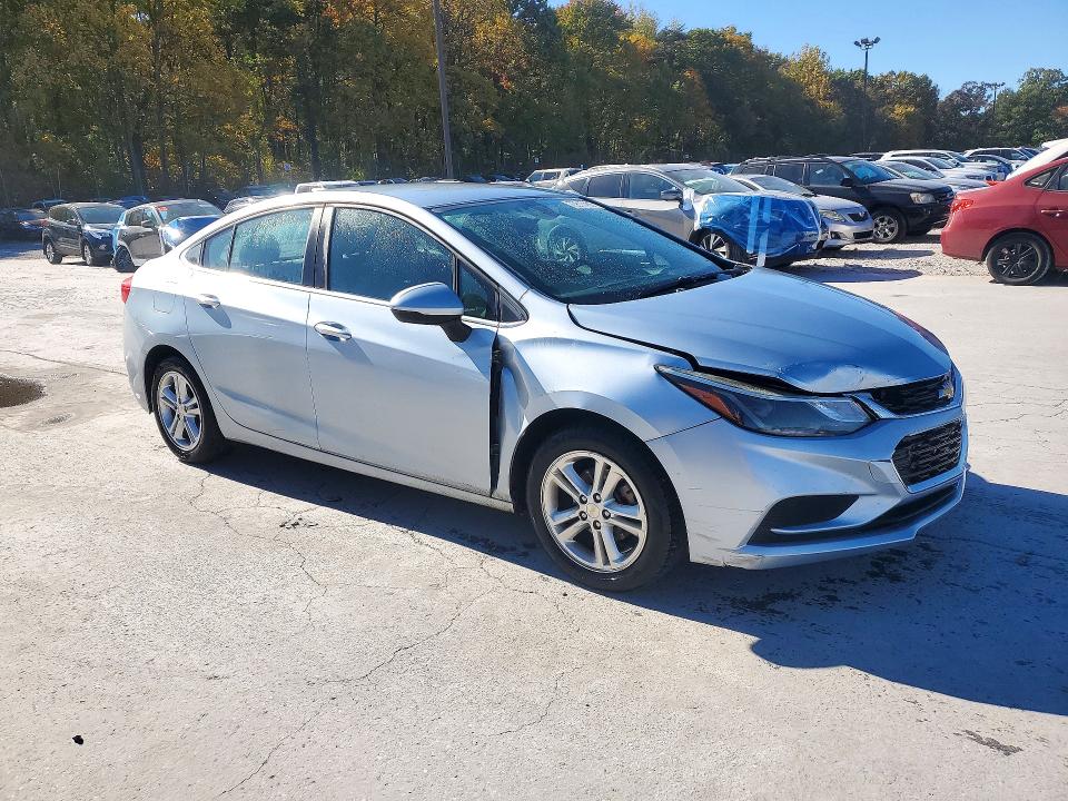 Снимка 4 от търг – 2017 CHEVROLET CRUZE с VIN 1G1BE5SMXH7189551