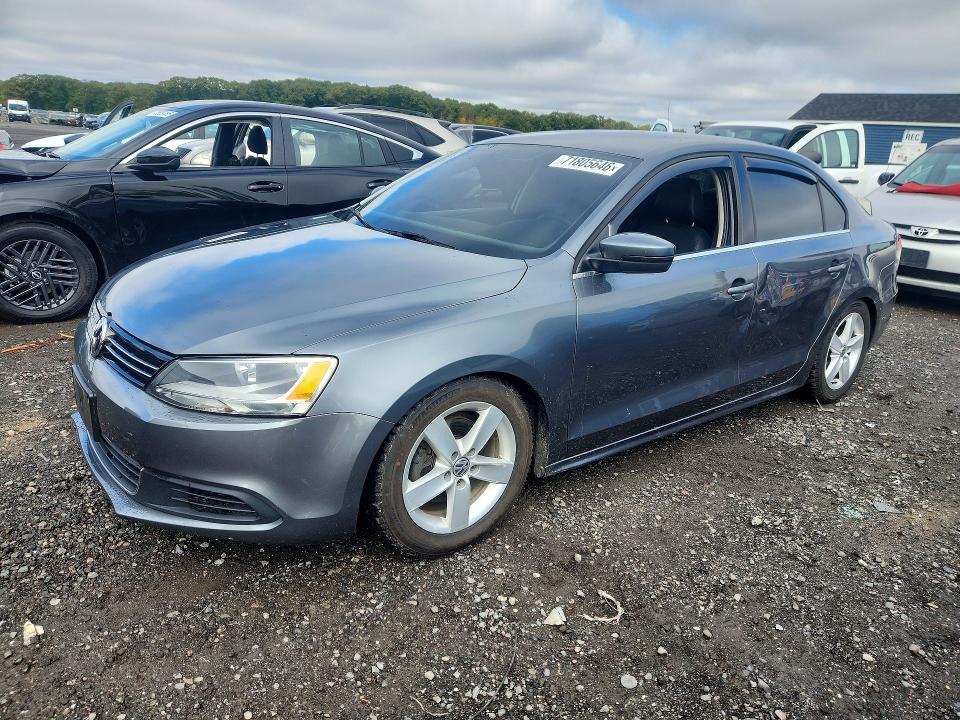 Снимка 1 от търг – 2014 VOLKSWAGEN JETTA с VIN 3VW3L7AJ3EM328356