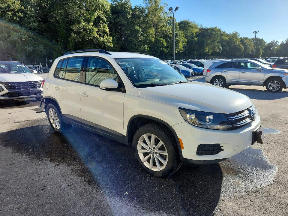 Снимка 4 от търг – 2018 VOLKSWAGEN TIGUAN LIMITED с VIN WVGBV7AX3JK002468
