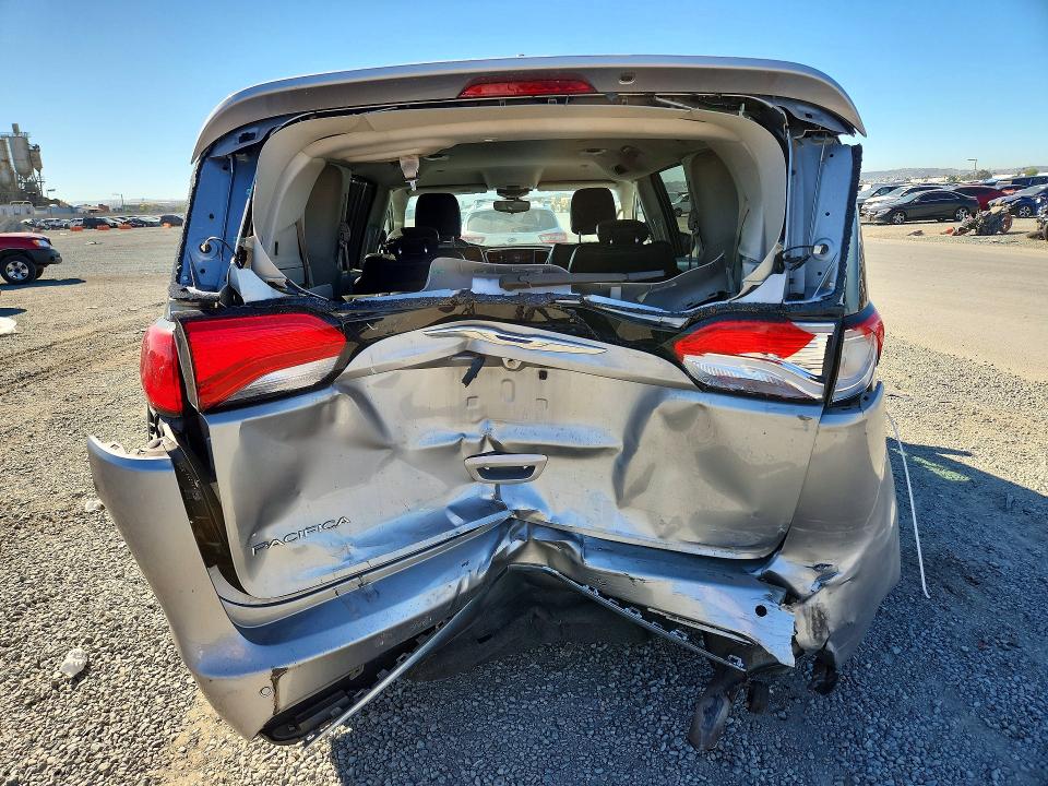 Photo 6 from auction – 2017 CHRYSLER PACIFICA with VIN 2C4RC1BG3HR733739
