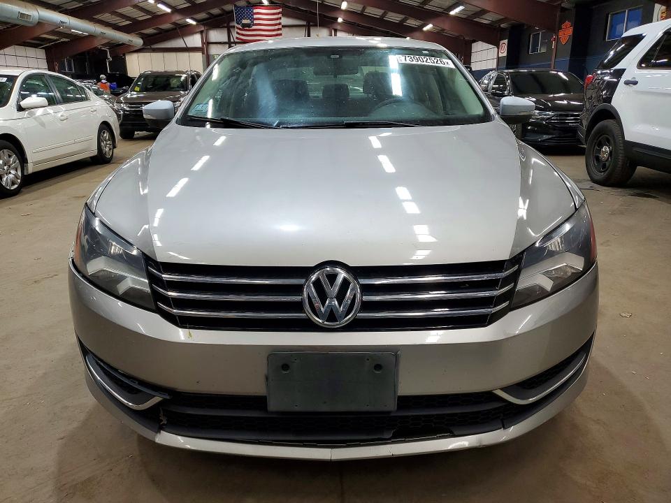 Снимка 5 от търг – 2013 VOLKSWAGEN PASSAT с VIN 1VWAP7A30DC004861