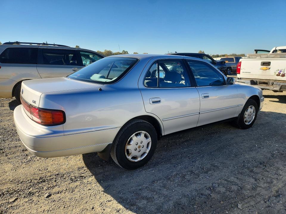 Photo 3 from auction – 1993 TOYOTA CAMRY with VIN JT2SK12E5P0163943