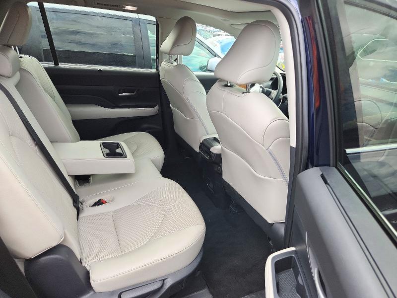 Снимка 11 от търг – 2025 TOYOTA GRAND HIGHLANDER HYBRID с VIN 5TDACAB51SS046124