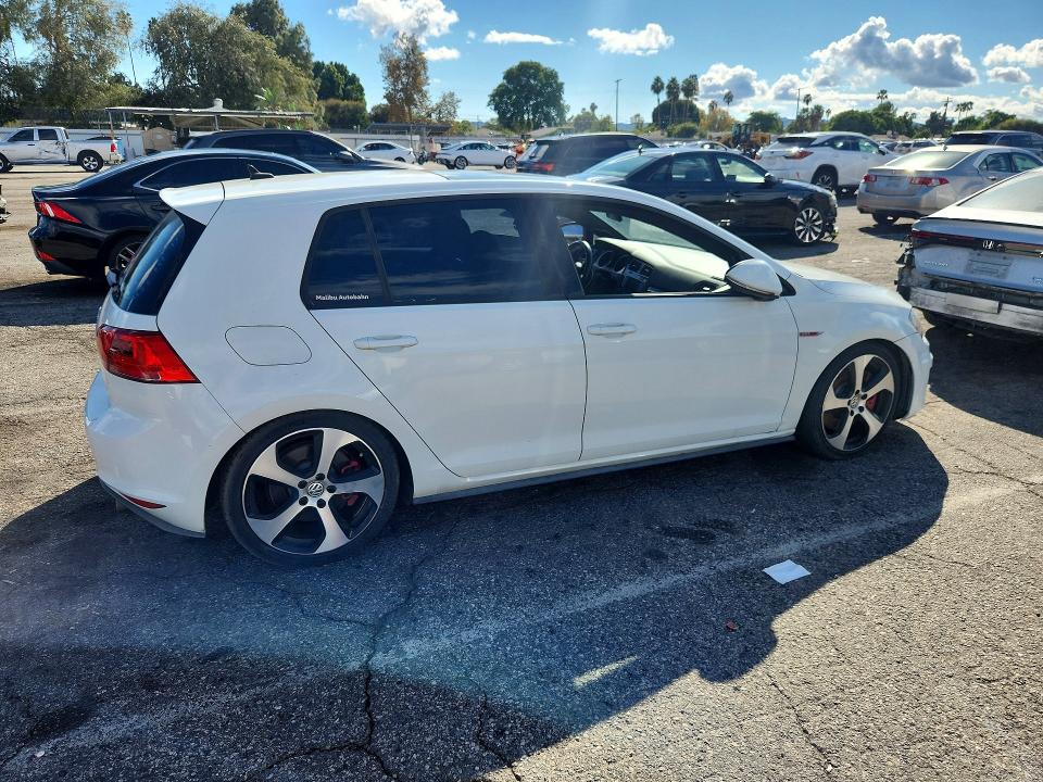 Снимка 3 от търг – 2017 VOLKSWAGEN GTI с VIN 3VW547AU7HM040926