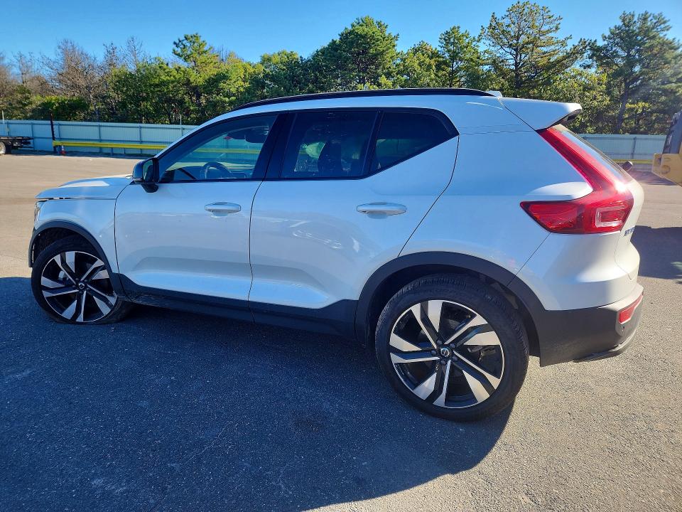 صورة رقم 2 من المزاد - 2026 VOLVO XC40 مع VIN YV4L12UCXT2790150