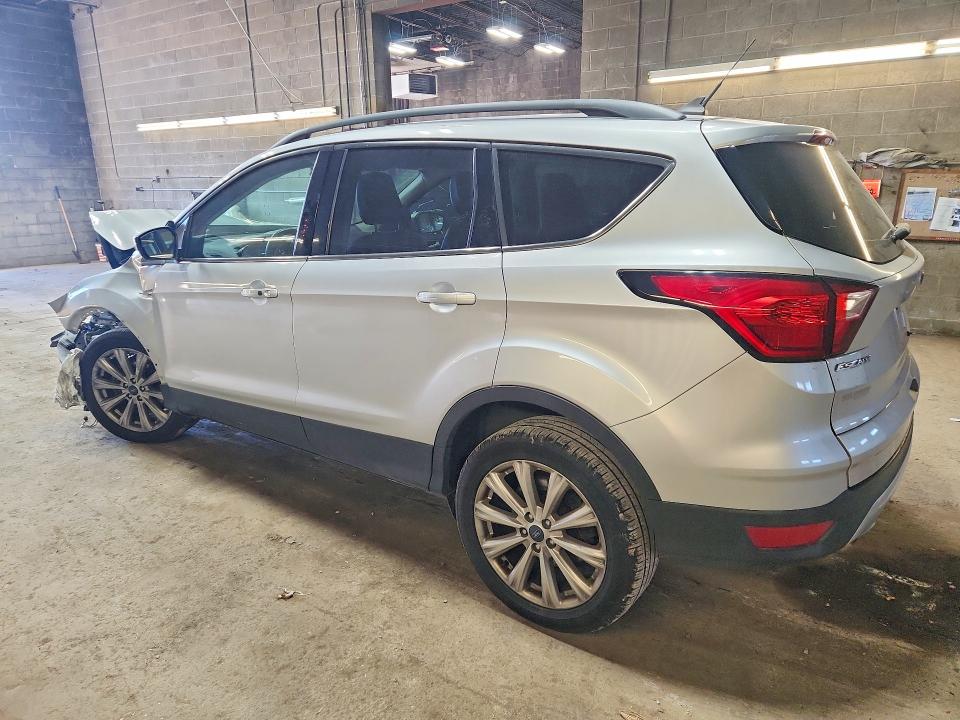 صورة رقم 2 من المزاد - 2019 FORD ESCAPE مع VIN 1FMCU9HD6KUC22398