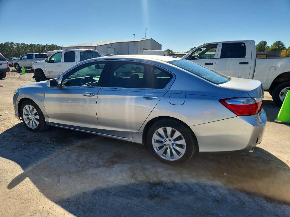 Photo 2 from auction – 2015 HONDA ACCORD with VIN 1HGCR3F82FA014519