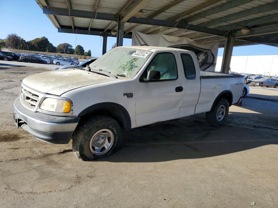 Zdjęcie 1 z aukcji – 2002 FORD F150 z VIN 1FTRX18W22NA82773