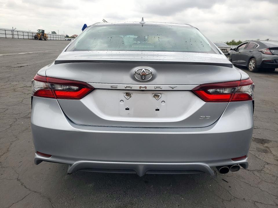 Photo 6 from auction – 2022 TOYOTA CAMRY with VIN 4T1G11AK3NU618975