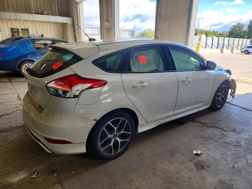 Zdjęcie 3 z aukcji – 2016 FORD FOCUS z VIN 1FADP3K27GL297179