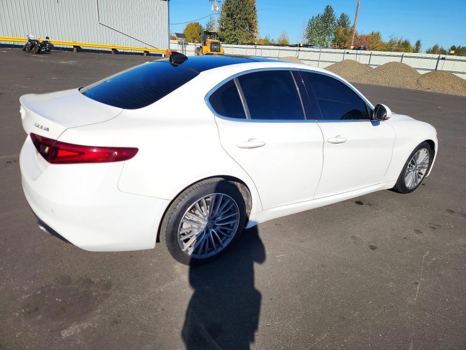 Photo 3 from auction – 2017 ALFA ROMEO GIULIA with VIN ZARFAECN9H7536501