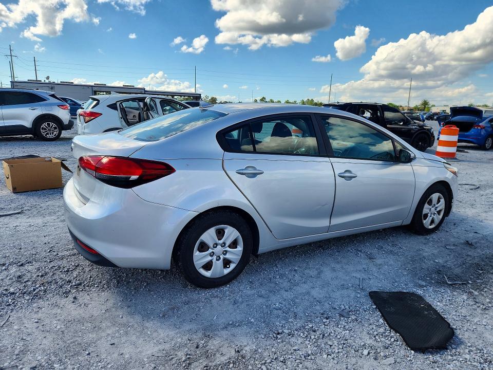 Photo 3 from auction – 2017 KIA FORTE with VIN 3KPFL4A74HE067952