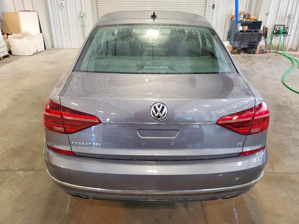 Снимка 6 от търг – 2017 VOLKSWAGEN PASSAT с VIN 1VWCM7A33HC061370