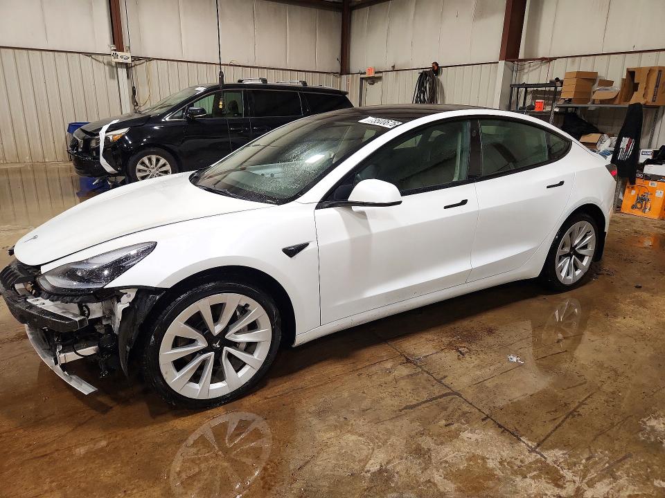 TESLA MODEL 3 2023 с VIN 5YJ3E1EAXPF430135 - Снимка от търг