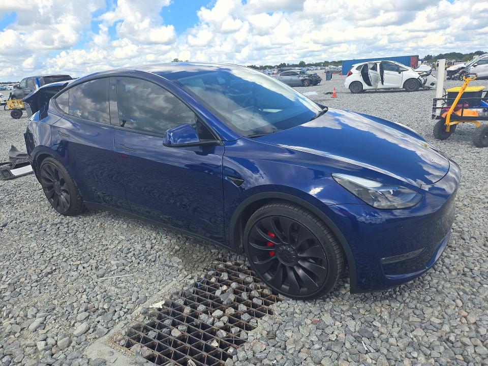 Снимка 4 от търг – 2022 TESLA MODEL Y с VIN 7SAYGDEF3NF531062