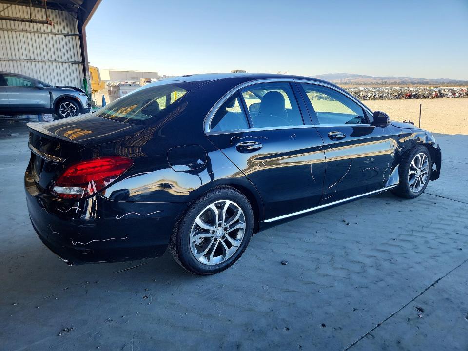 Снимка 3 от търг – 2016 MERCEDES-BENZ C с VIN 55SWF4JB2GU144451