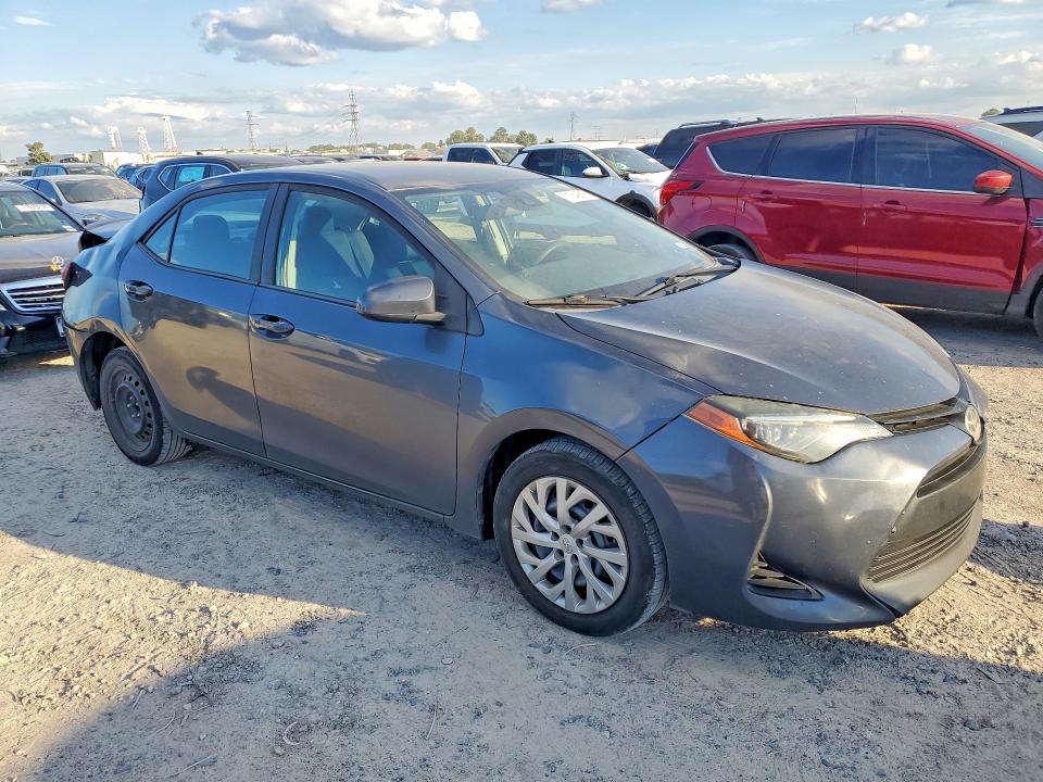 Снимка 4 от търг – 2018 TOYOTA COROLLA с VIN 5YFBURHE8JP790656