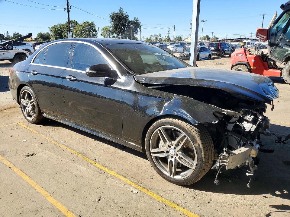 Photo 4 from auction – 2017 MERCEDES-BENZ E with VIN WDDZF4JB4HA166465