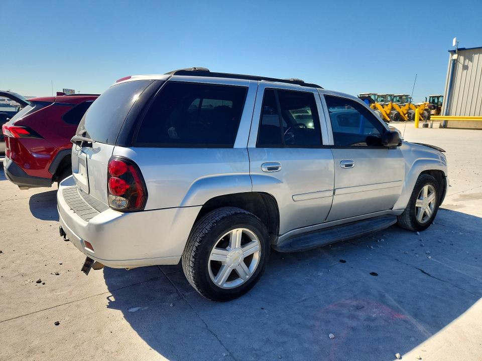 Photo 3 from auction – 2009 CHEVROLET TRAILBLAZER with VIN 1GNDT33S992112697