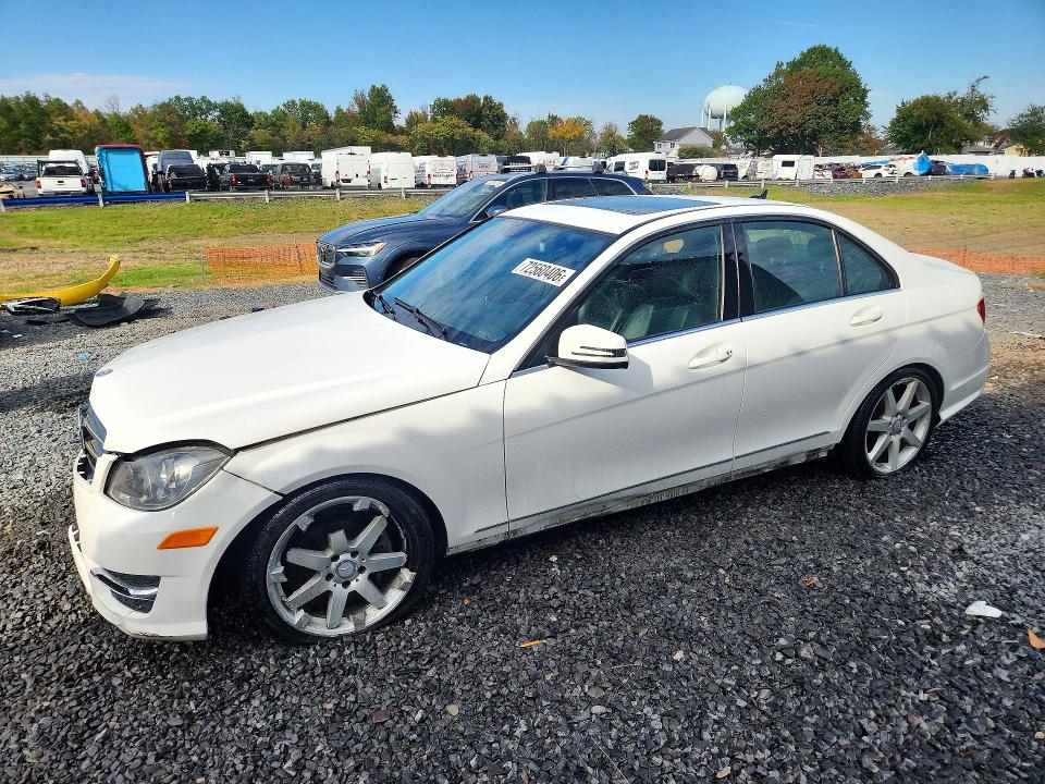 Снимка 1 от търг – 2014 MERCEDES-BENZ C с VIN WDDGF8AB1EG237385