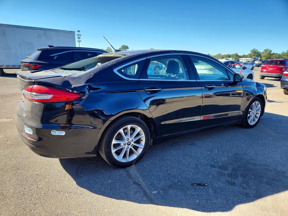 Foto 3 de la subasta – 2020 FORD FUSION con VIN 3FA6P0SU4LR224422