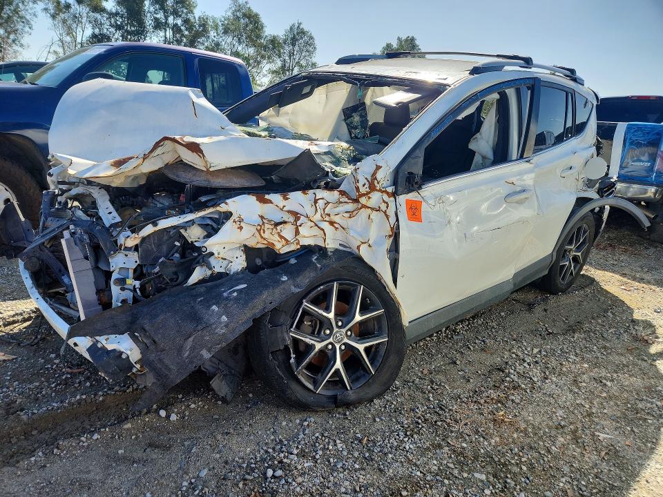 Zdjęcie 1 z aukcji – 2018 TOYOTA RAV4 z VIN JTMNFREV7JJ725510