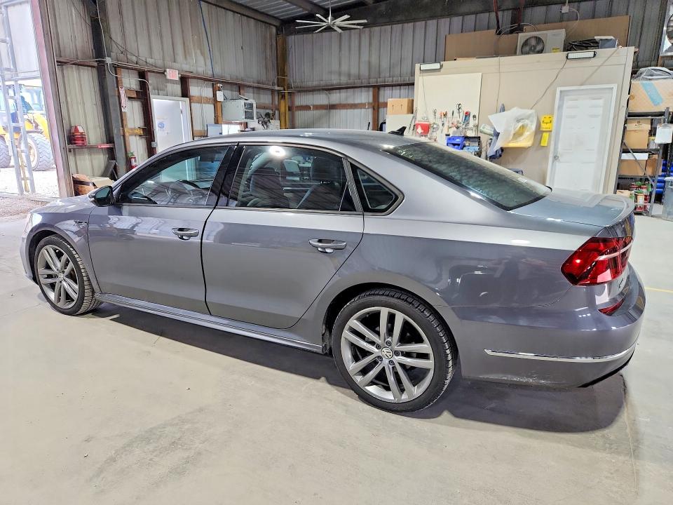 Снимка 2 от търг – 2018 VOLKSWAGEN PASSAT с VIN 1VWAA7A39JC009182