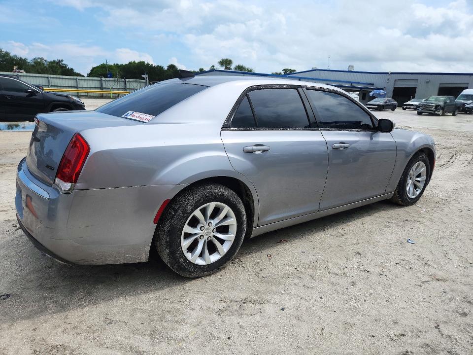 Снимка 3 от търг – 2015 CHRYSLER 300 с VIN 2C3CCAAGXFH786761