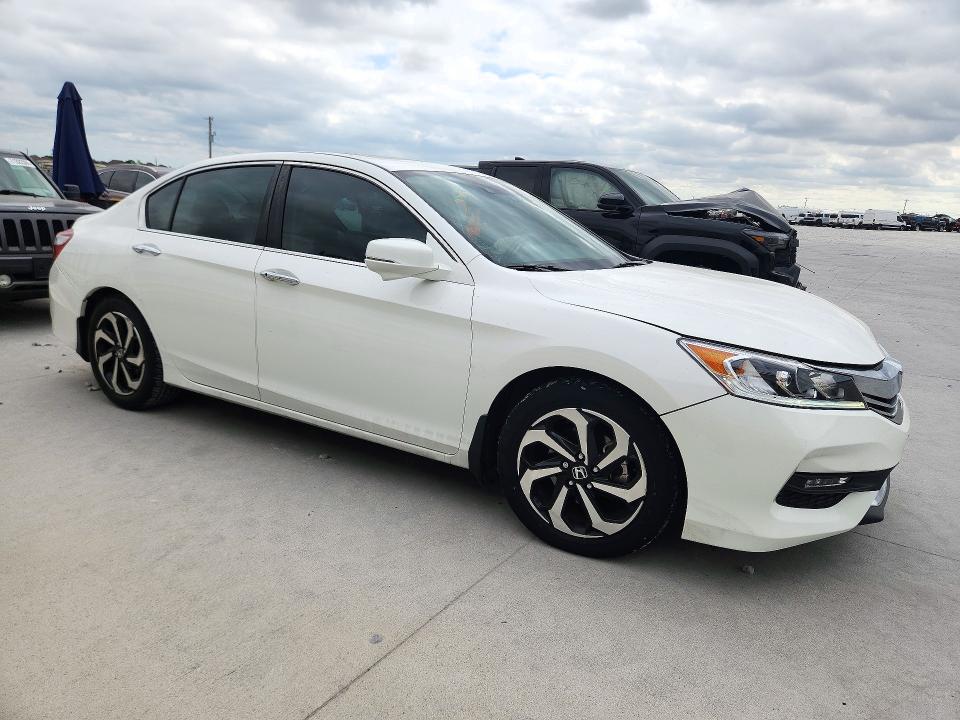 Снимка 4 от търг – 2016 HONDA ACCORD с VIN 1HGCR2F98GA093098