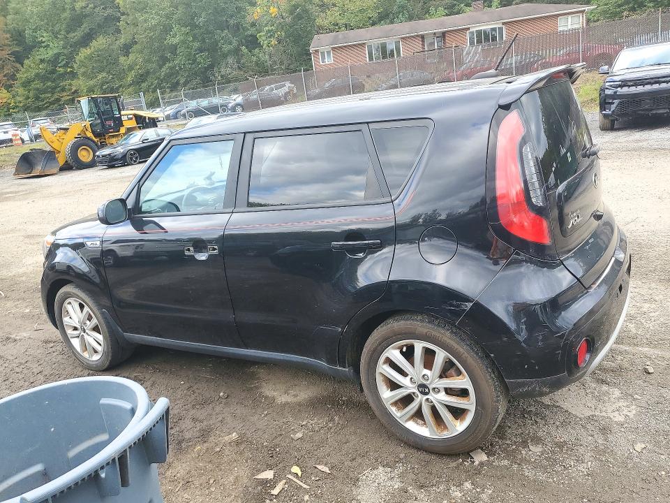 Фото 2 с аукциона – 2017 KIA SOUL с VIN KNDJP3A51H7437424