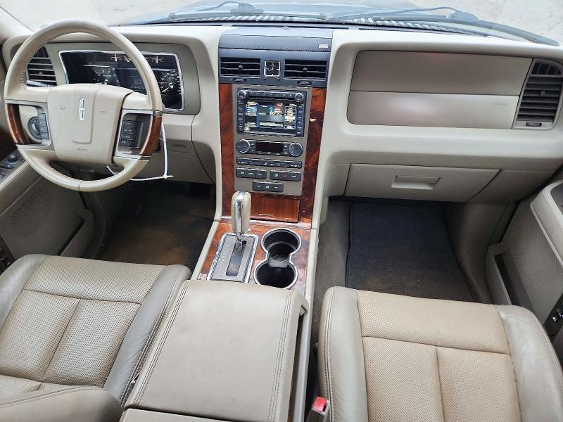 Photo 8 from auction – 2012 LINCOLN NAVIGATOR with VIN 5LMJJ3J58CEL01256