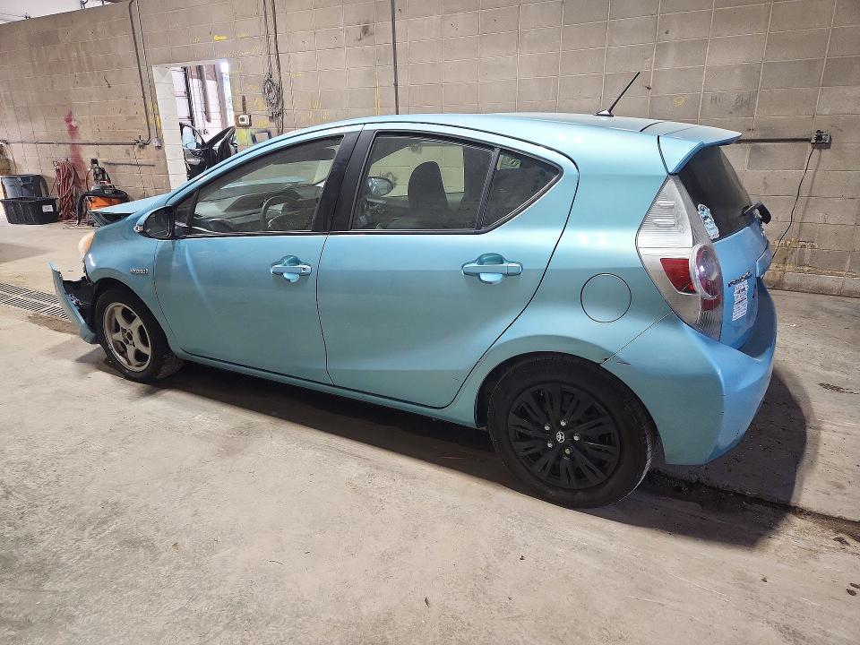 Photo 2 from auction – 2013 TOYOTA PRIUS C with VIN JTDKDTB36D1031548