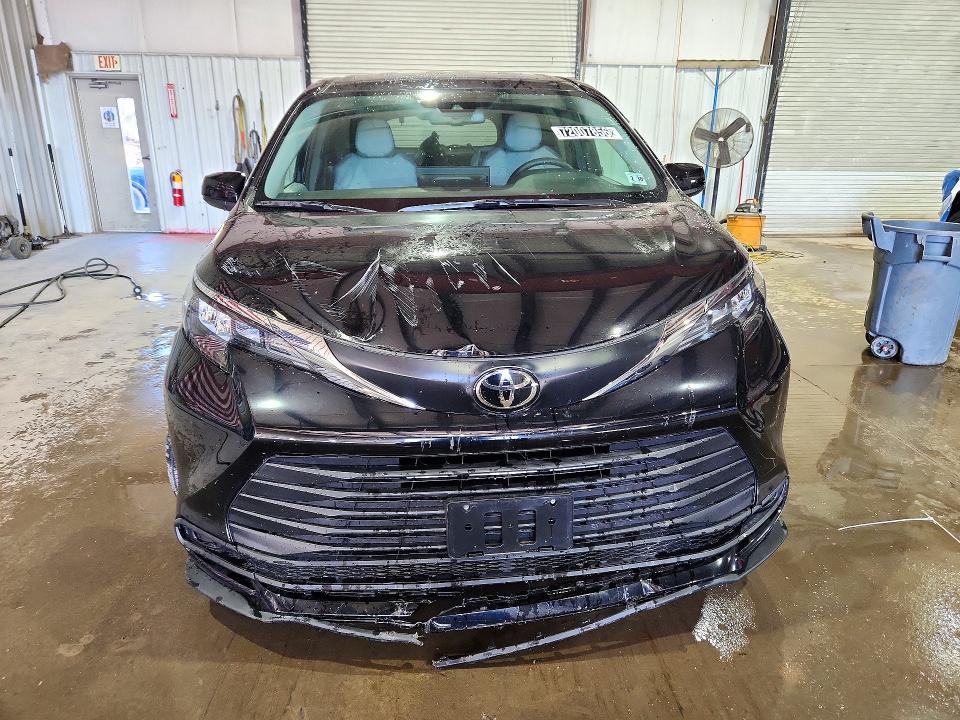 Photo 5 from auction – 2026 TOYOTA SIENNA with VIN 5TDKRKEC8TS305700