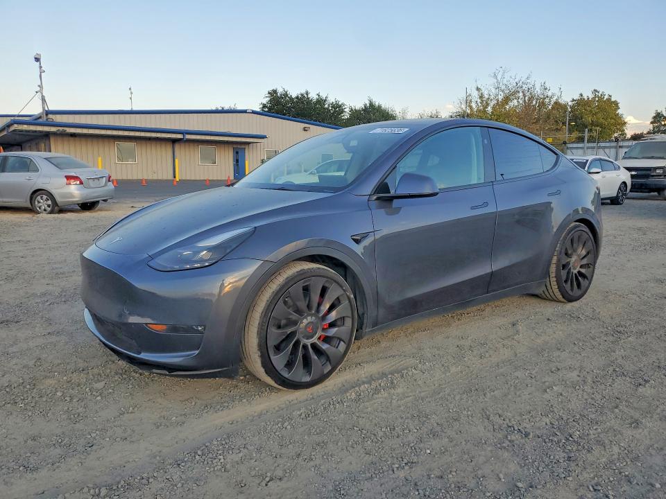TESLA MODEL Y 2023 with VIN 7SAYGDEF0PF832763 - Photo from auction