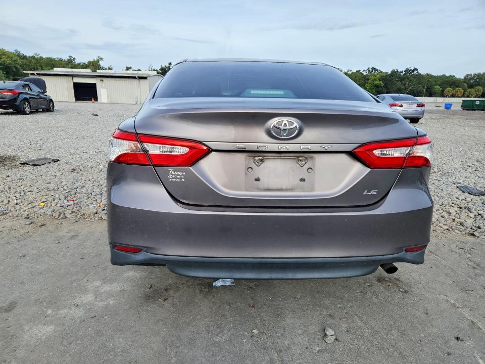 Снимка 6 от търг – 2018 TOYOTA CAMRY с VIN 4T1B11HK8JU651979