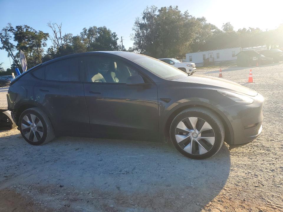 Снимка 4 от търг – 2021 TESLA MODEL Y с VIN 5YJYGDEE6MF285241