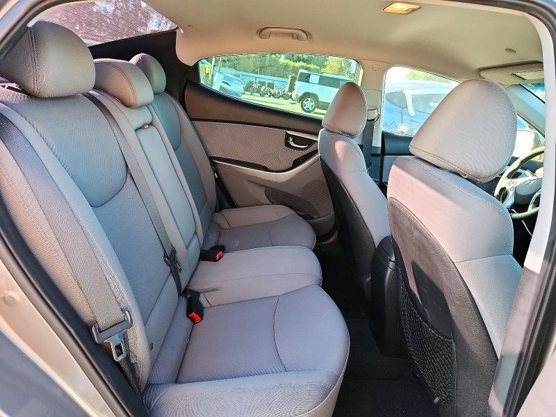 Снимка 10 от търг – 2012 HYUNDAI ELANTRA с VIN 5NPDH4AE2CH145155