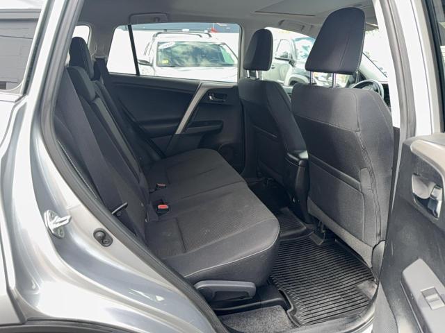 Photo 6 from auction – 2017 TOYOTA RAV4 with VIN 2T3RFREVXHW580170