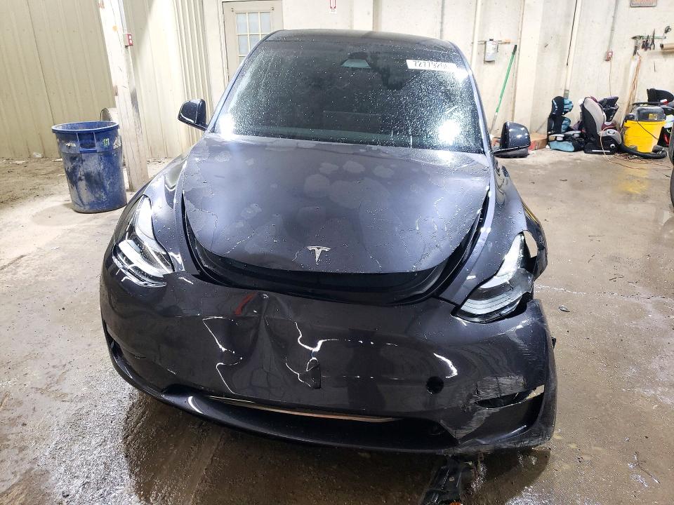 Снимка 5 от търг – 2024 TESLA MODEL Y с VIN 7SAYGDEE8RA317341