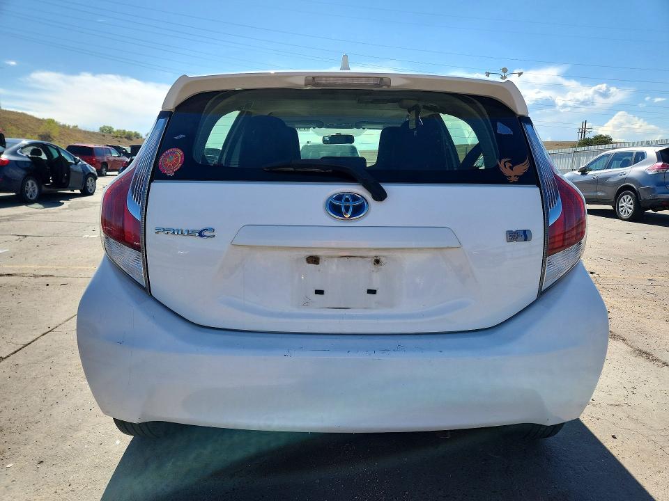 Снимка 6 от търг – 2016 TOYOTA PRIUS C с VIN JTDKDTB33G1126055