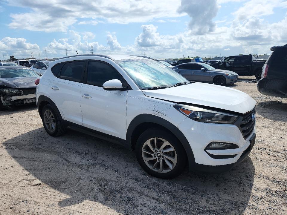 Photo 4 from auction – 2016 HYUNDAI TUCSON with VIN KM8J33A24GU240373