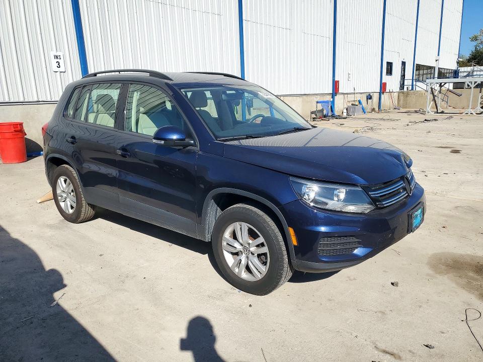 Снимка 4 от търг – 2016 VOLKSWAGEN TIGUAN с VIN WVGAV7AX8GW602318