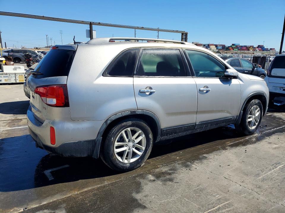 Zdjęcie 3 z aukcji – 2015 KIA SORENTO z VIN 5XYKT4A67FG592543