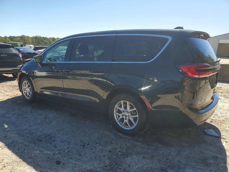 Photo 2 from auction – 2023 CHRYSLER PACIFICA with VIN 2C4RC1BG7PR631617