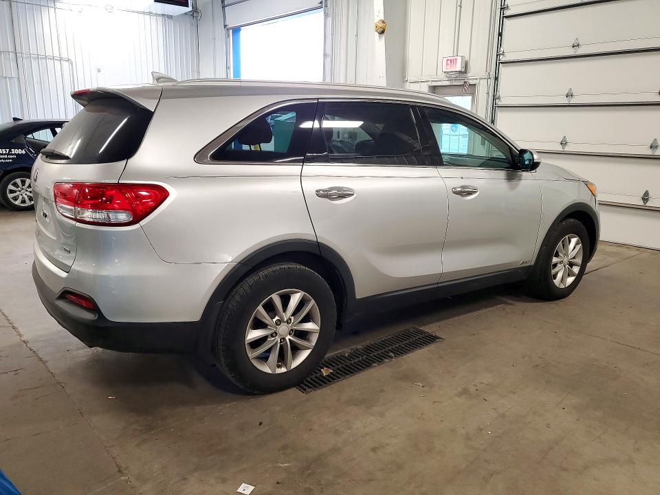 Foto 3 de la subasta – 2016 KIA SORENTO con VIN 5XYPGDA37GG041739