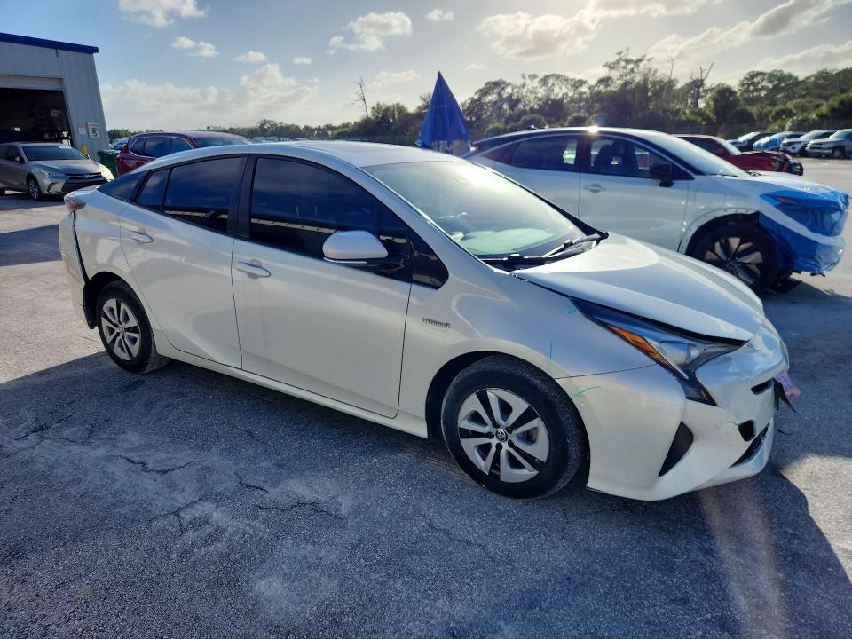 Снимка 4 от търг – 2017 TOYOTA PRIUS с VIN JTDKARFU3H3049322
